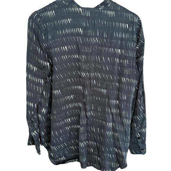 Eileen Fisher Silk Top M Black Cream V neck Blouse Shirt Capsule Minimalist - Picture 2 of 5